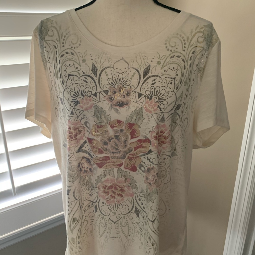 Sz XL tunic cream with muted design.  Style